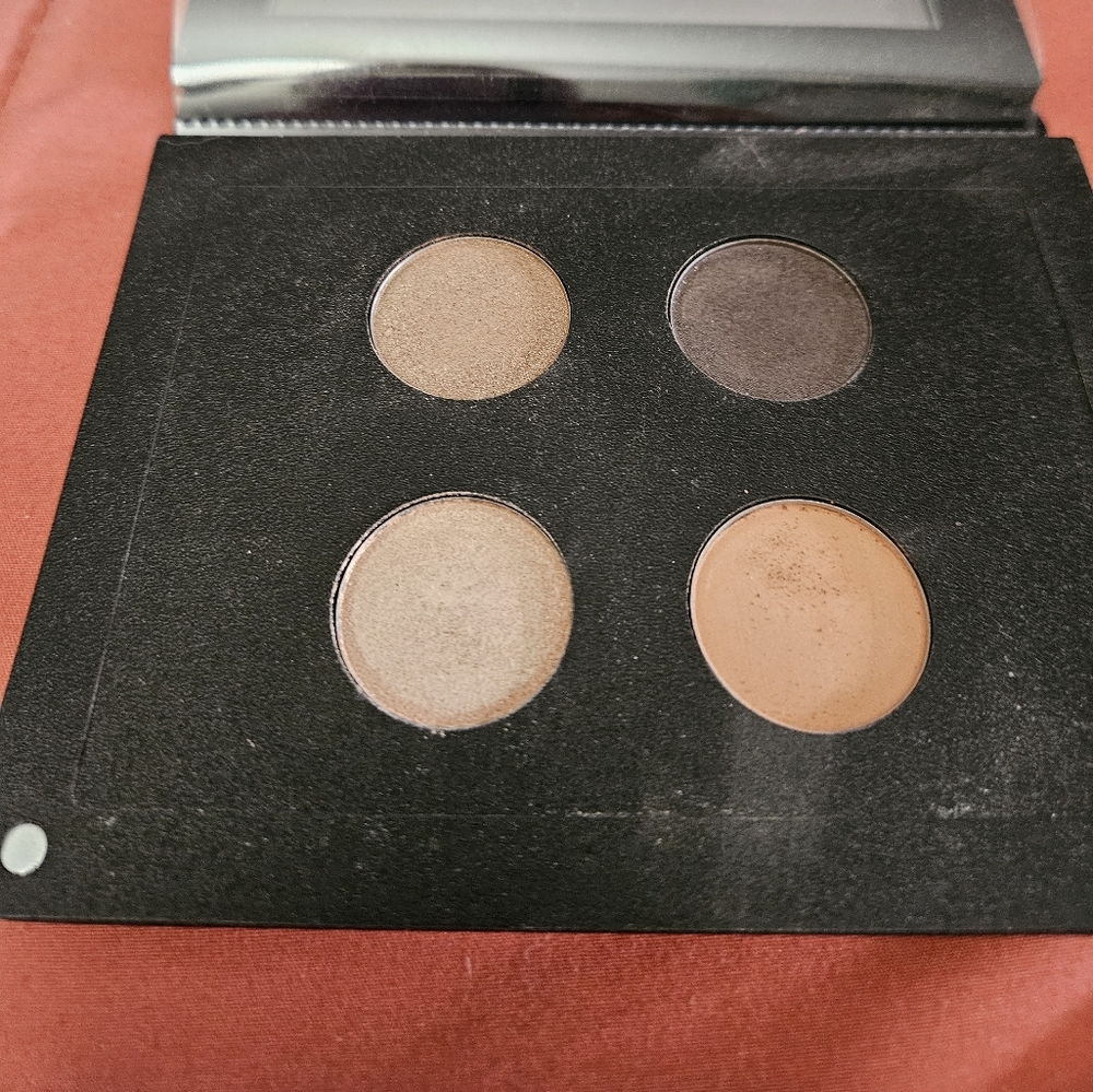ittsē Eyeshadow Palette